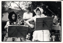 Woman and girl playing their instruments at an Afrikaans traditional festival